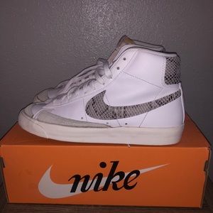 Nike mid 77 blazers